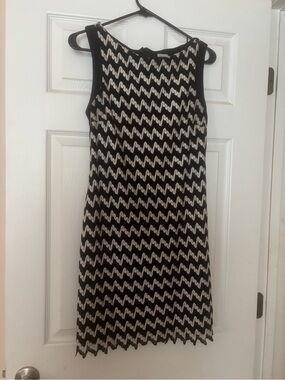Cache Black and White Zigzag Sleeveless Shift Dress